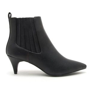 NIB Qupid Low Heel Vegan Leather Ruched Bootie in Black